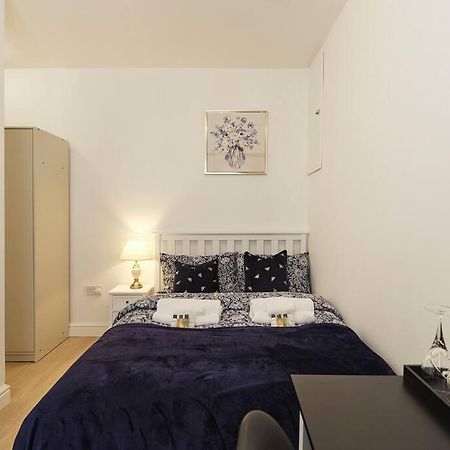 Rofennie Suite -Luxury Ensuite Room! เมดสโตน ภายนอก รูปภาพ