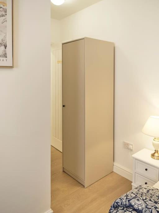 Rofennie Suite -Luxury Ensuite Room! เมดสโตน ภายนอก รูปภาพ
