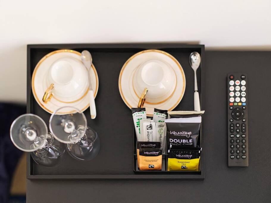 Rofennie Suite -Luxury Ensuite Room! เมดสโตน ภายนอก รูปภาพ