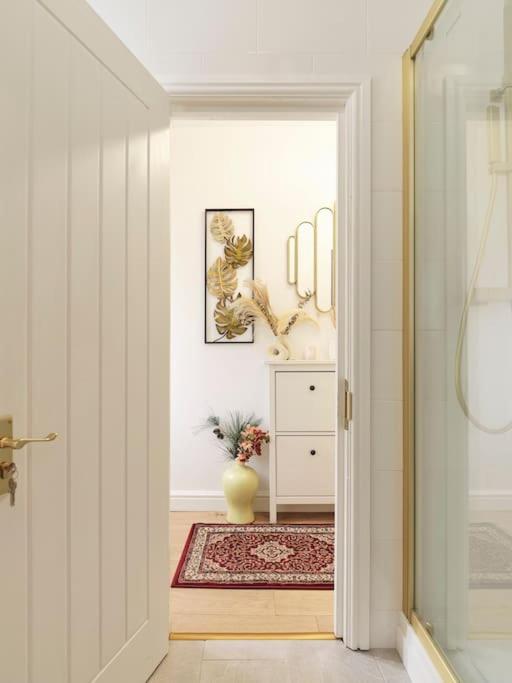 Rofennie Suite -Luxury Ensuite Room! เมดสโตน ภายนอก รูปภาพ